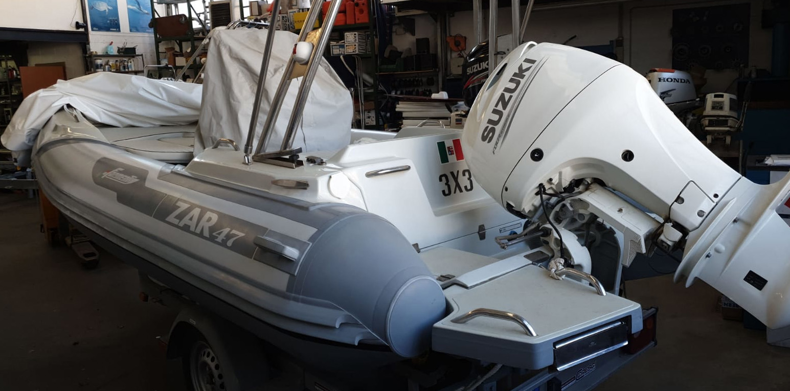 <<< VENDUTO >>>Zar 47 Grey + Suzuki 90hp + Poss. Carrello<br><a href=dettaglio.aspx?Id=257 >VAI ALLA SCHEDA</a>